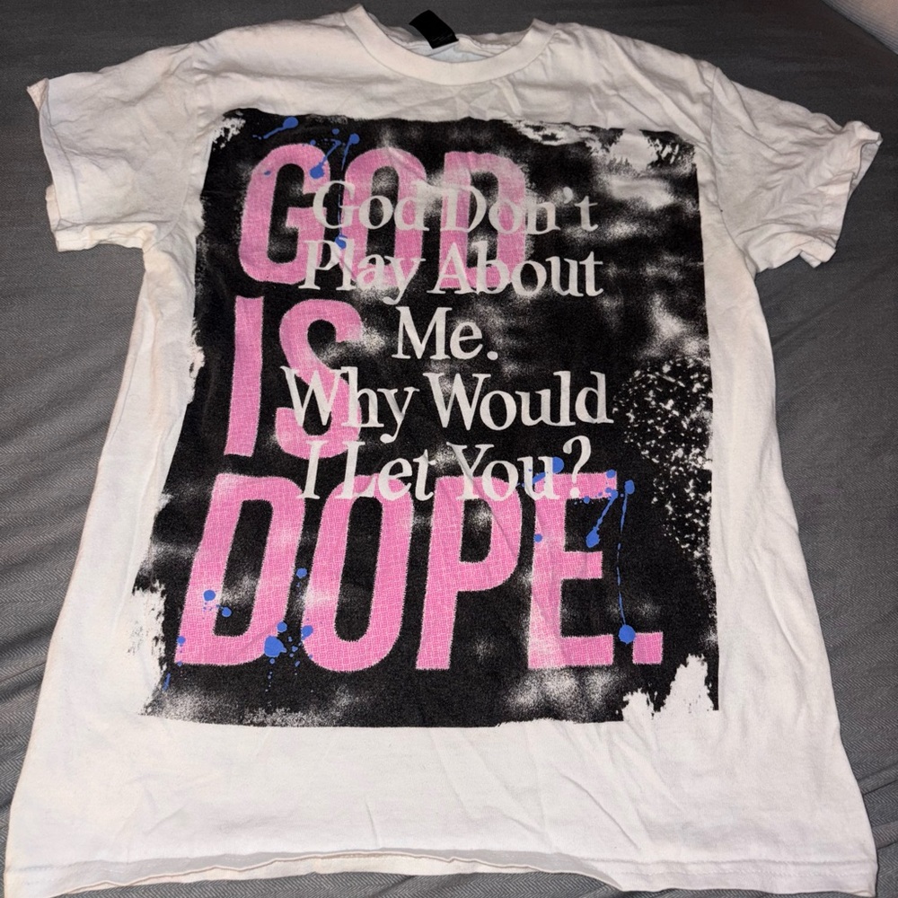 Gildan White and Pink Graphic Tee Short Sleeve